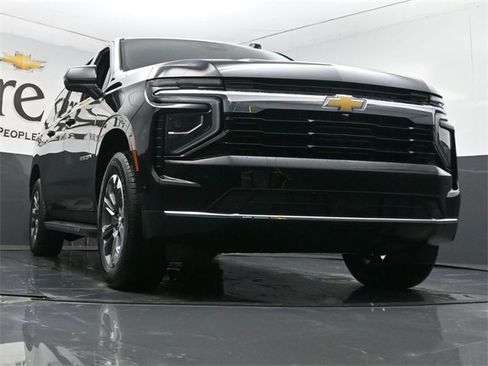 New 2025 Chevrolet Suburban LS image 3