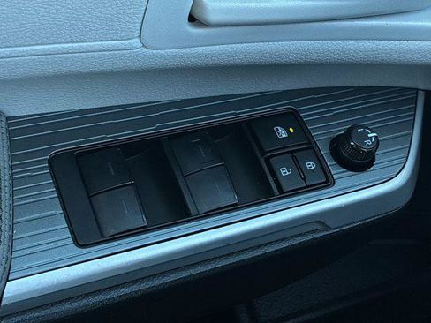 Certified 2025 Toyota Sienna LE FWD image 13