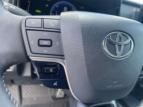 Used 2025 Toyota Camry SE w/ Convenience Package image 32