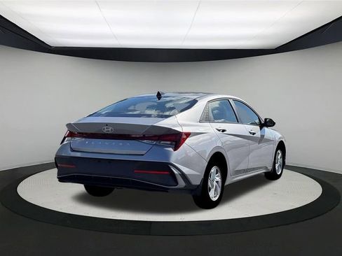 New 2026 Hyundai Elantra SE image 7