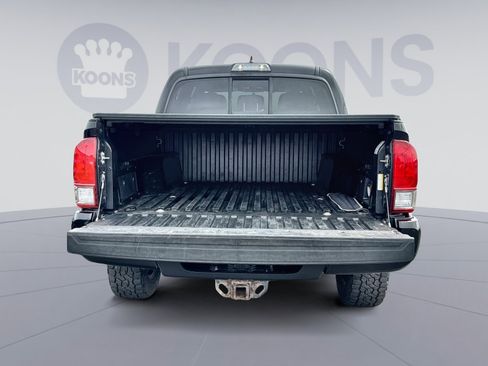 Used 2016 Toyota Tacoma TRD Sport w/ Towing Package image 25