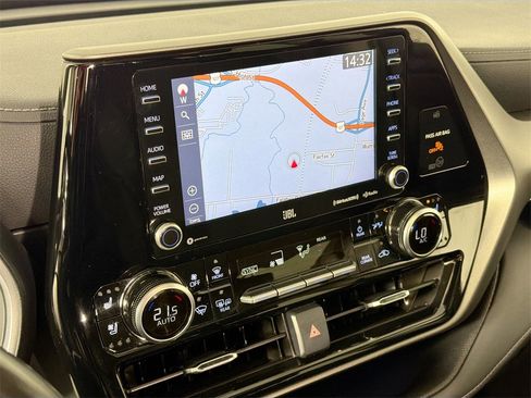Used 2022 Toyota Highlander Limited image 14