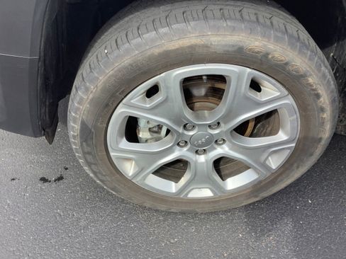 Used 2022 Jeep Renegade Limited AWD/4WD image 7