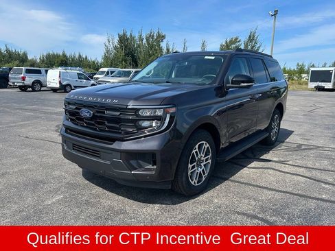 Used 2026 Ford Expedition Active AWD/4WD image 1