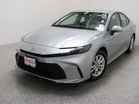 Used 2025 Toyota Camry LE FWD image 2