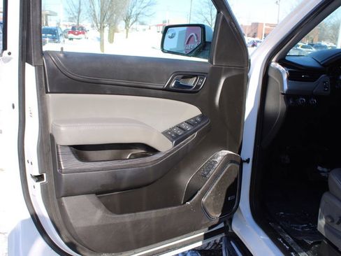 Used 2019 Chevrolet Suburban LT image 18