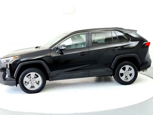Used 2025 Toyota RAV4 XLE AWD/4WD image 3