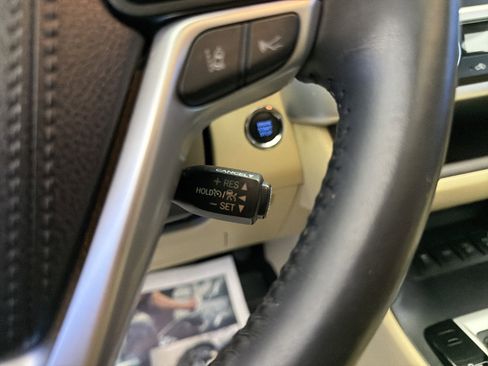 Used 2019 Toyota Highlander XLE image 18