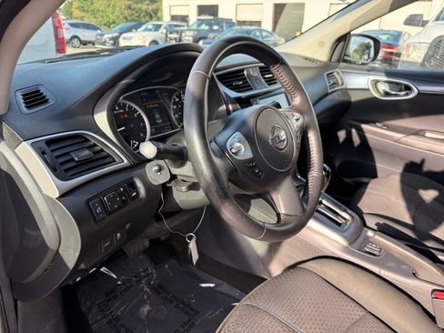 Used 2019 Nissan Sentra SR FWD image 17