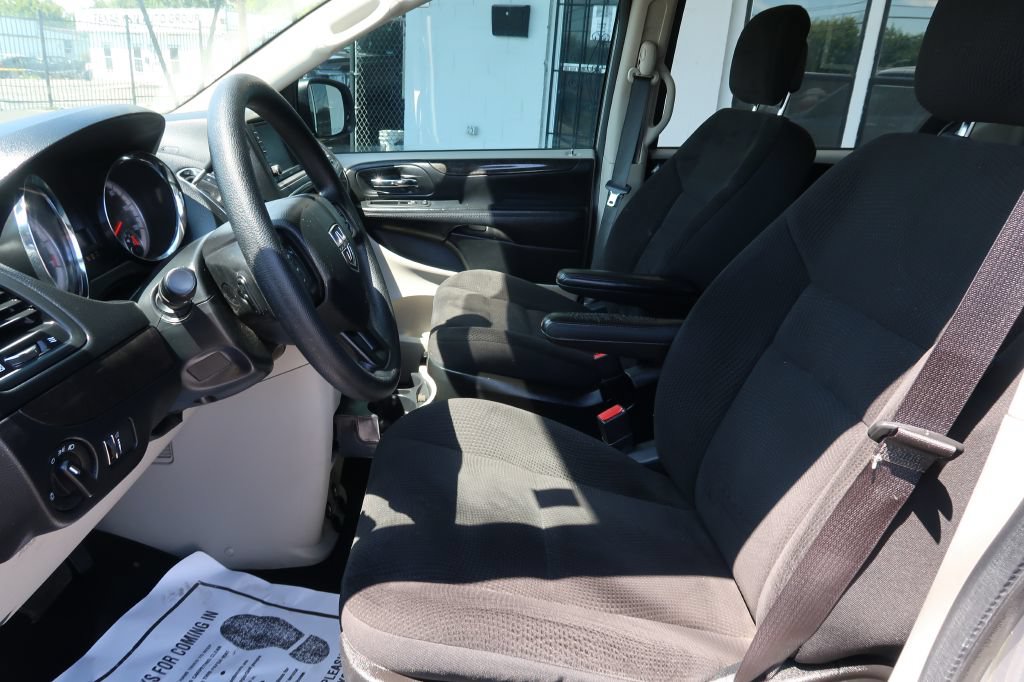 Used 2018 Dodge Grand Caravan SE w/ UConnect Hands-Free Group FWD image 8