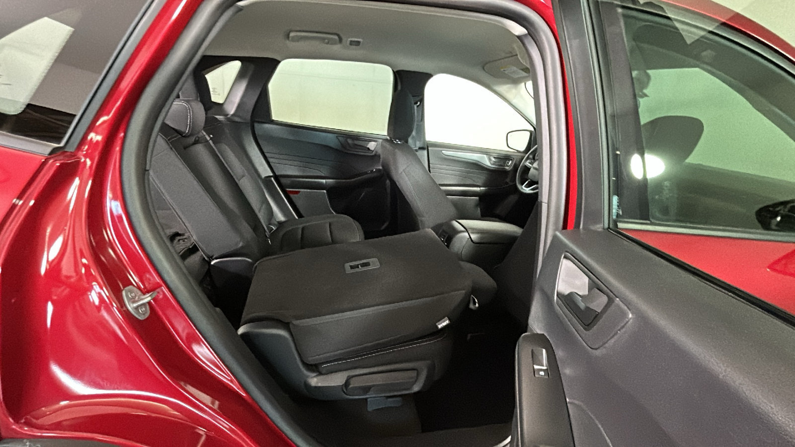 Used 2025 Ford Escape Active AWD/4WD image 35