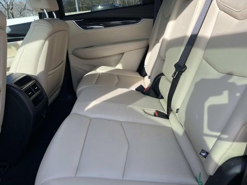 Used 2018 Cadillac XT5 FWD image 19