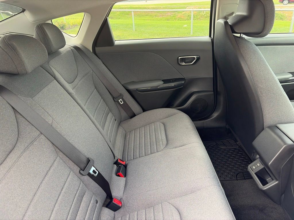 Used 2025 Kia K4 EX FWD image 37