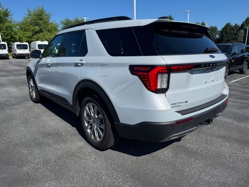 Used 2026 Ford Explorer Active w/ Active Comfort Package AWD/4WD image 3