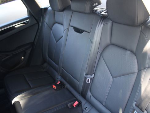 Certified 2025 Porsche Macan image 28