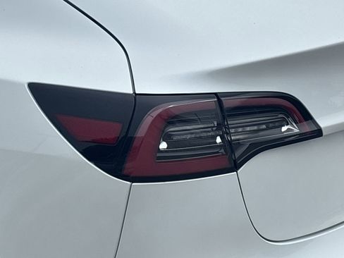 Used 2021 Tesla Model 3 Standard Range Plus image 7