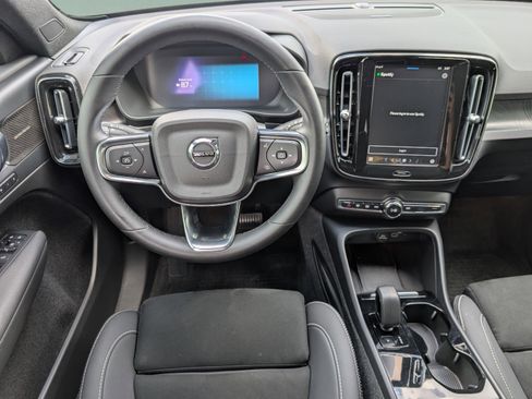 Used 2023 Volvo XC40 Recharge Ultimate w/ Protection Package Premier image 17