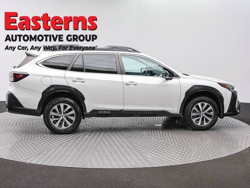 Used 2023 Subaru Outback Premium AWD/4WD image 3