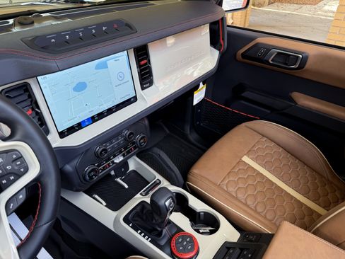 Used 2025 Ford Bronco Raptor AWD/4WD image 36