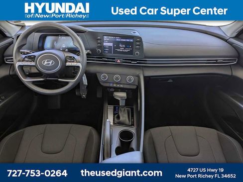 Used 2025 Hyundai Elantra SE FWD image 15