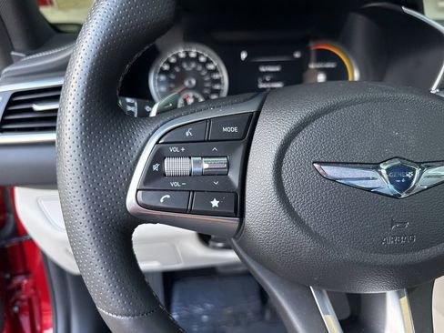 Used 2022 Genesis G70 2.0T image 29