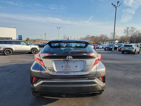 Used 2019 Toyota C-HR LE image 4