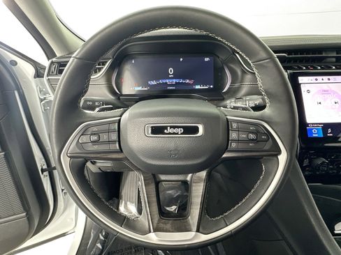 Used 2023 Jeep Grand Cherokee L Limited w/ Black Appearance Package image 11