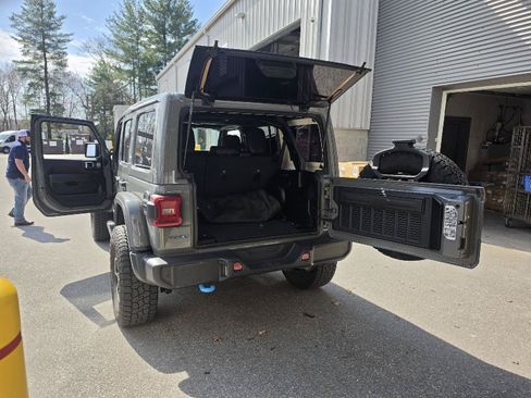 Used 2021 Jeep Wrangler Unlimited Rubicon 4xe w/ Cold Weather Group AWD/4WD image 27