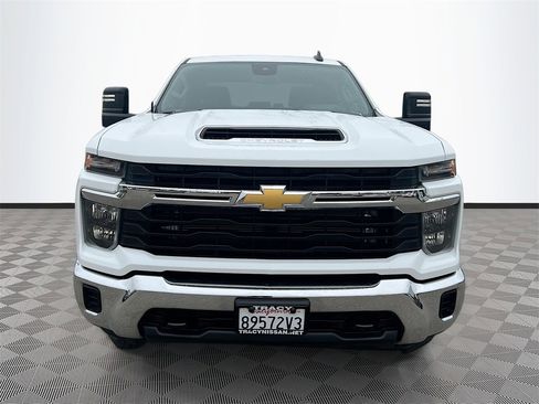 Used 2024 Chevrolet Silverado 2500 LT image 2