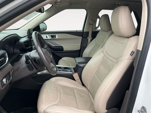 Used 2020 Ford Explorer Platinum w/ Premium Technology Package image 10
