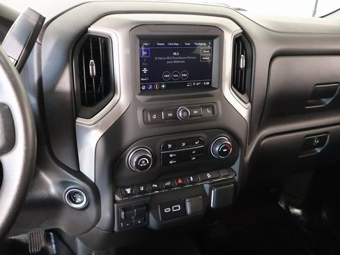 Used 2024 Chevrolet Silverado 2500 Custom w/ Custom Value Package image 5