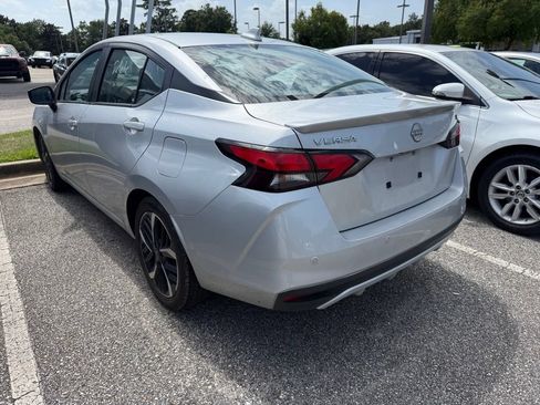 Used 2024 Nissan Versa SR FWD image 3