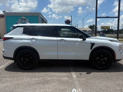 Used 2022 Mitsubishi Outlander SE FWD image 2