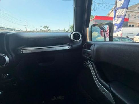 Used 2016 Jeep Wrangler Unlimited Rubicon w/ Dual Top Group AWD/4WD image 25