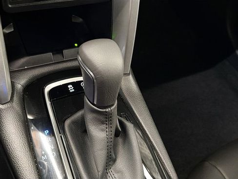 Used 2025 Toyota Corolla Cross XLE image 16