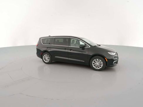 New 2026 Chrysler Pacifica Select image 15