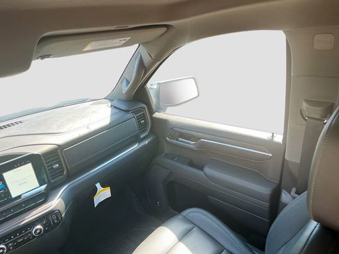 Used 2023 GMC Sierra 1500 SLT w/ X31 Off-Road Package image 23