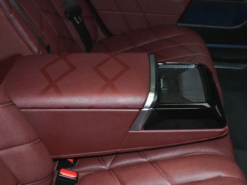 Used 2023 BMW i7 xDrive60 image 82