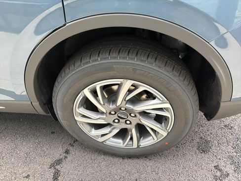 New 2026 Lincoln Corsair Premiere image 6