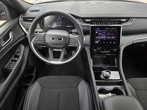 New 2025 Jeep Grand Cherokee L Altitude image 16