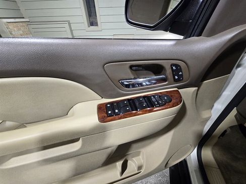 Used 2010 GMC Yukon SLT w/ SLT Chrome Package image 13