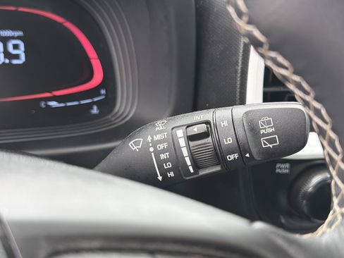 Used 2023 Hyundai Venue Limited w/ Cargo Package image 28