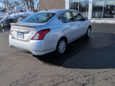 Used 2019 Nissan Versa SV image 5