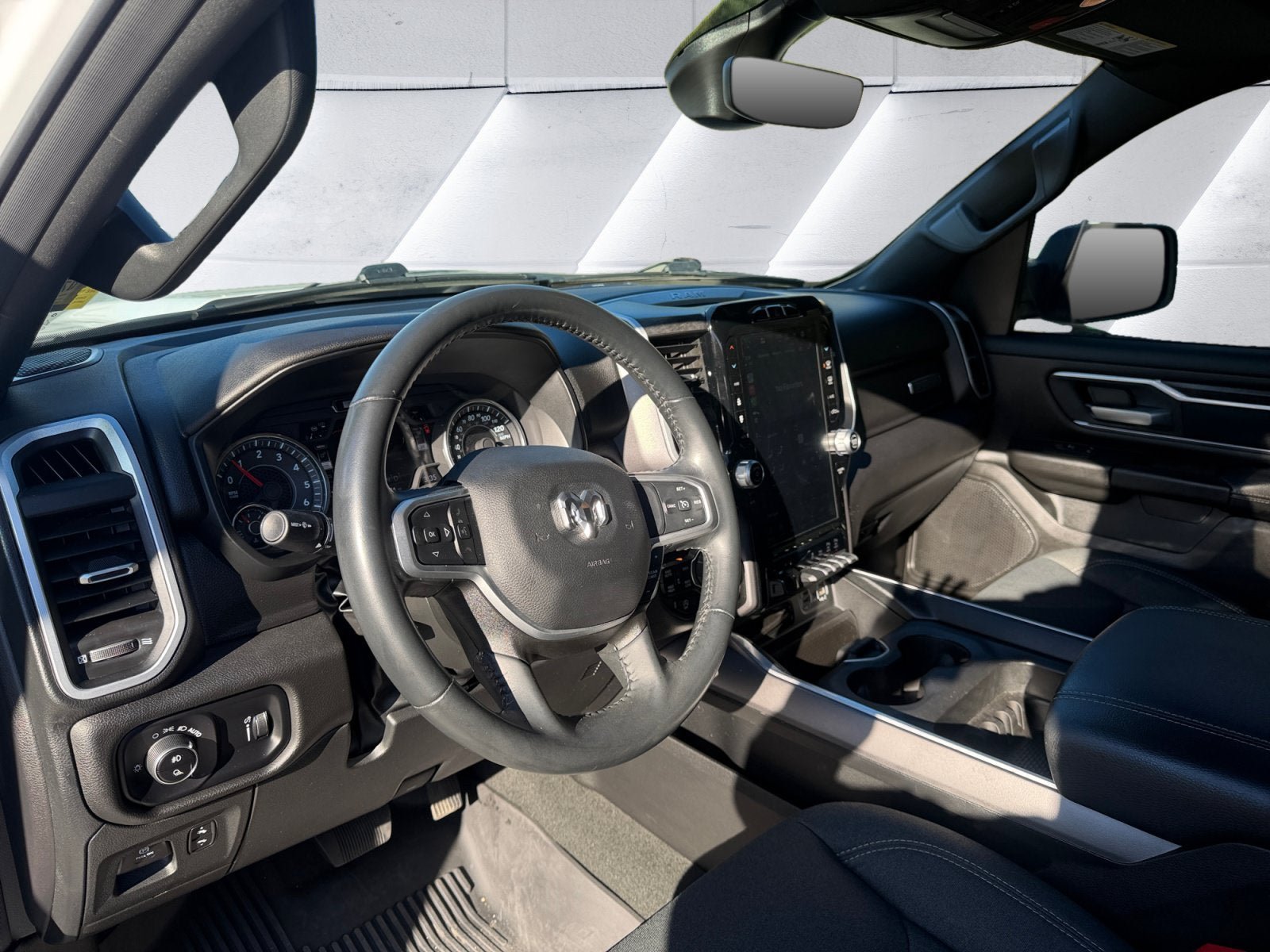 Used 2023 RAM 1500 4x4 Crew Cab image 9