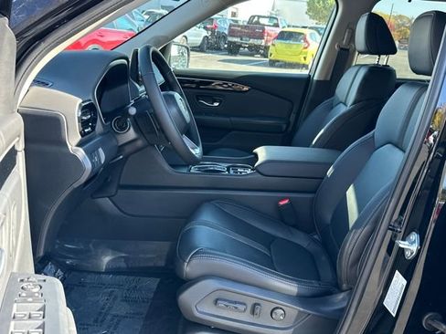New 2025 Honda Pilot Touring image 9
