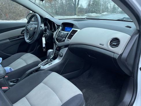 Used 2014 Chevrolet Cruze LS image 24
