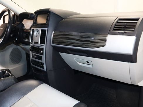 Used 2010 Chrysler Town & Country Touring Plus w/ Premium Group FWD image 60