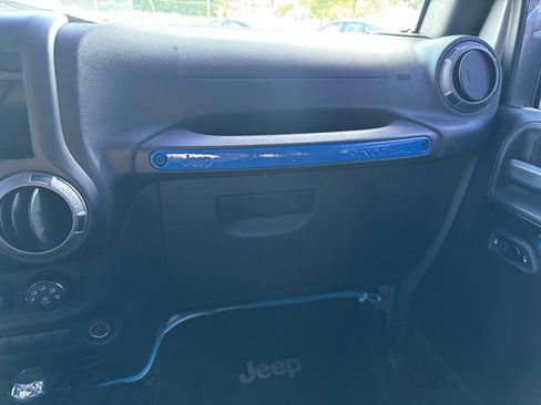 Used 2015 Jeep Wrangler Unlimited Sport w/ Quick Order Package 24S AWD/4WD image 13