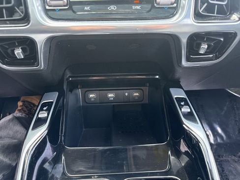 Used 2023 Kia Sorento SX image 17