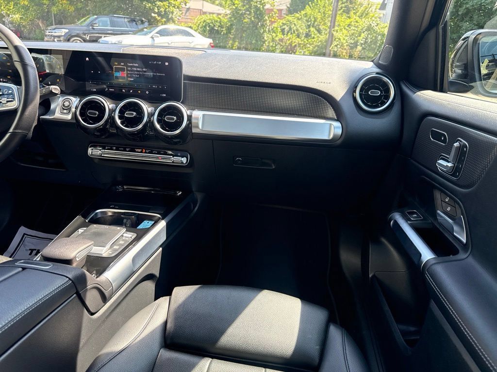 Used 2021 Mercedes-Benz GLB 250 4MATIC image 23